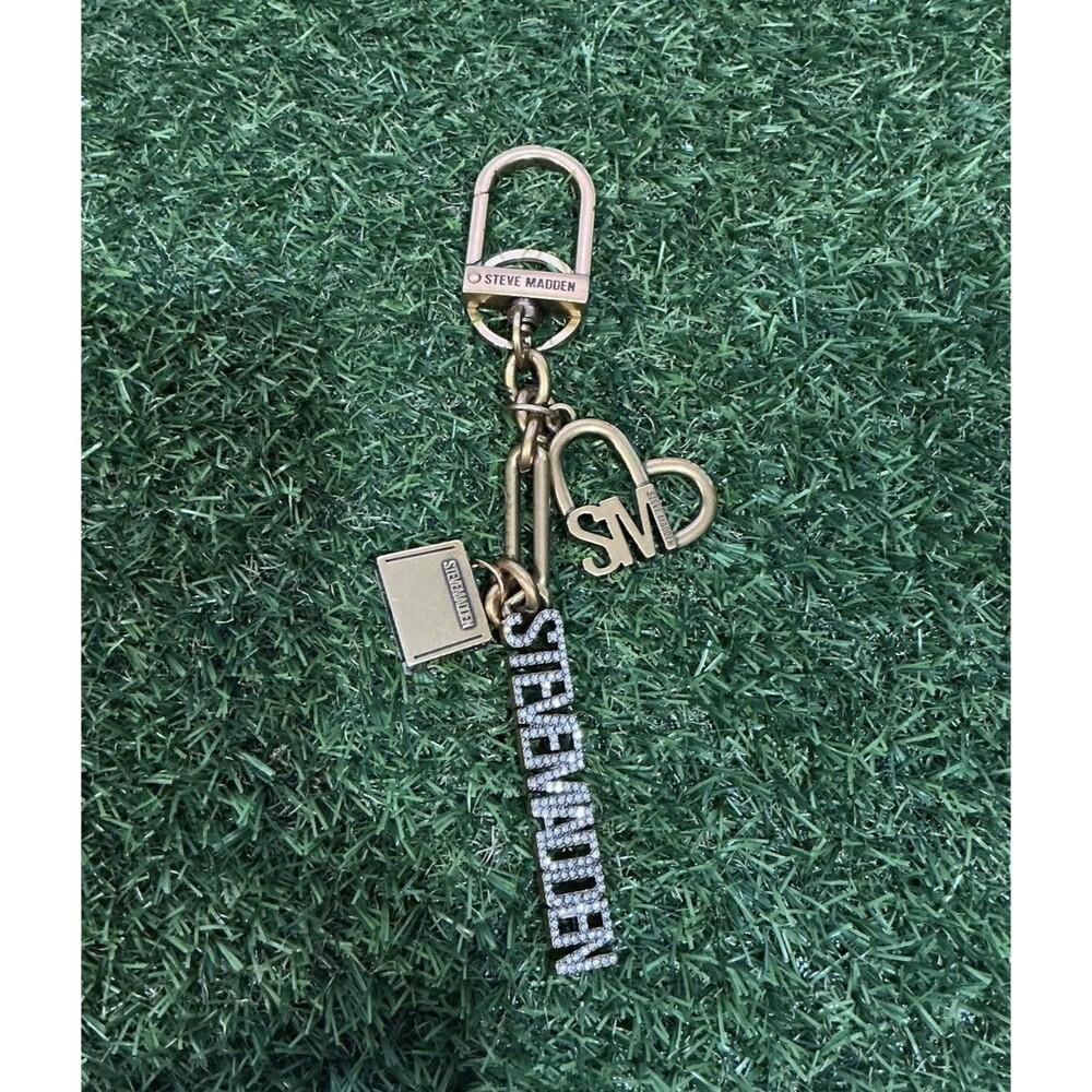 Steve Madden Gold Tone Rhinestone Logo Keychain Heart Charm Purse Bag Clip